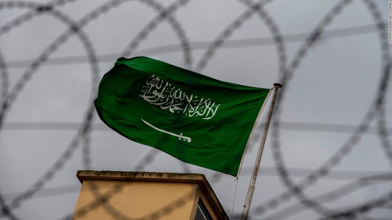 サウジアラビアがテロ関連で有罪となった３７人の死刑を一斉に執行/YASIN AKGUL/AFP/Getty Images