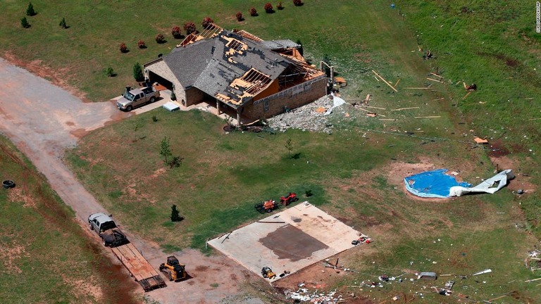 米国中部で、竜巻や豪雨など荒天の被害が広がっている/Sue Ogrocki/AP