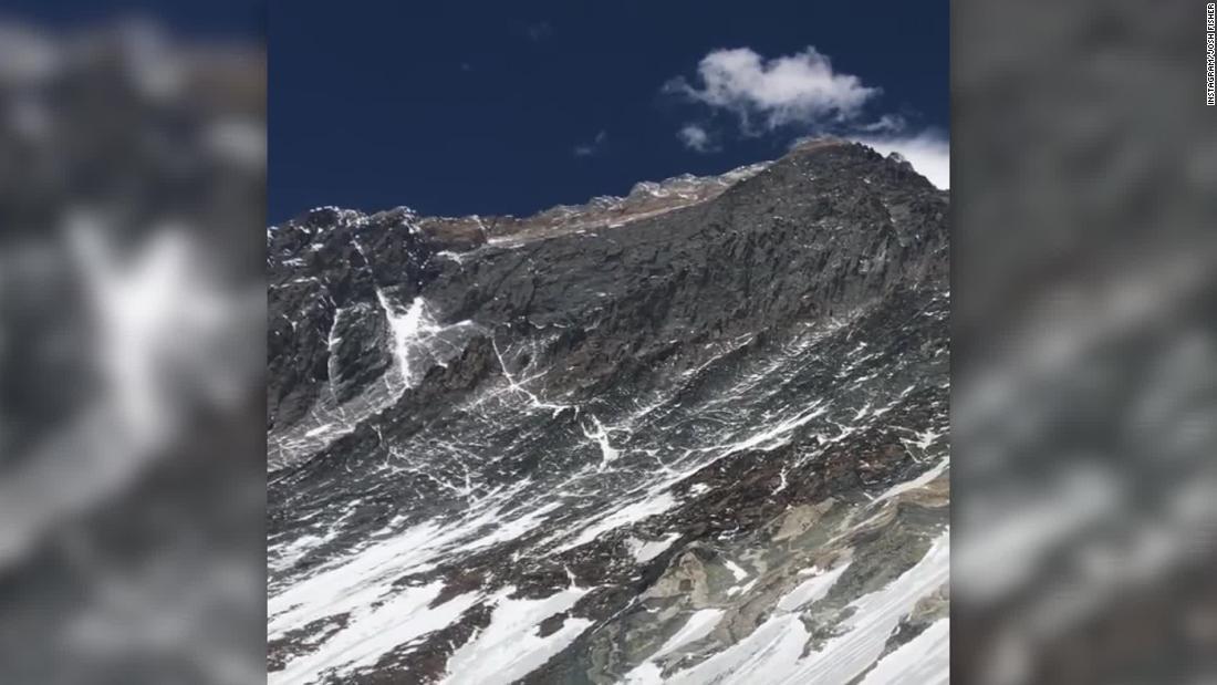 Cnn Co Jp エベレスト頂上目指す大行列 警鐘鳴らした登山家が 死のゾーン で死亡 2 2