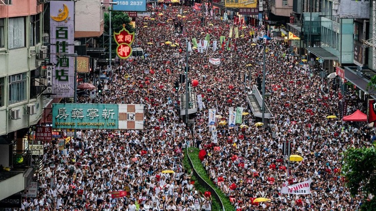 香港で「逃亡犯条例」に抗議する大規模なデモが行われた/Anthony Kwan/Getty Images AsiaPac/Getty Images