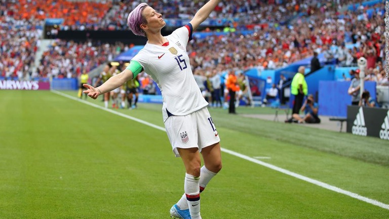 男子Ｗ杯との賞金の格差を巡りＦＩＦＡを批判した、米女子代表主将のラピノー選手/Richard Heathcote/Getty Images Europe/Getty Images