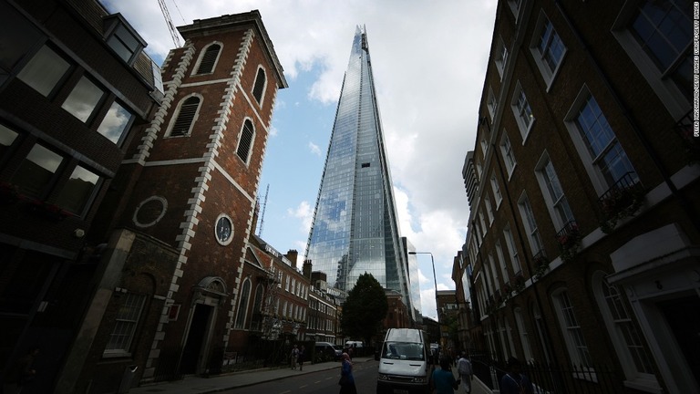 Cnn Co Jp ガラスの外壁でフリークライミング ロンドンの超高層ビルよじ登る