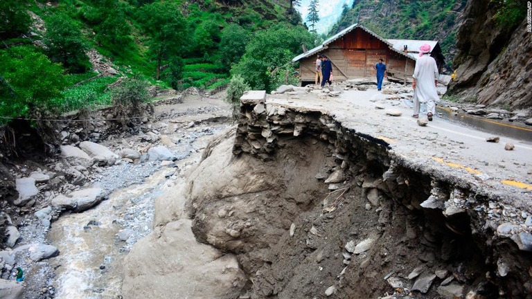 インドを襲った豪雨被害で１５２人が死亡した/M.D. Mughal/AP