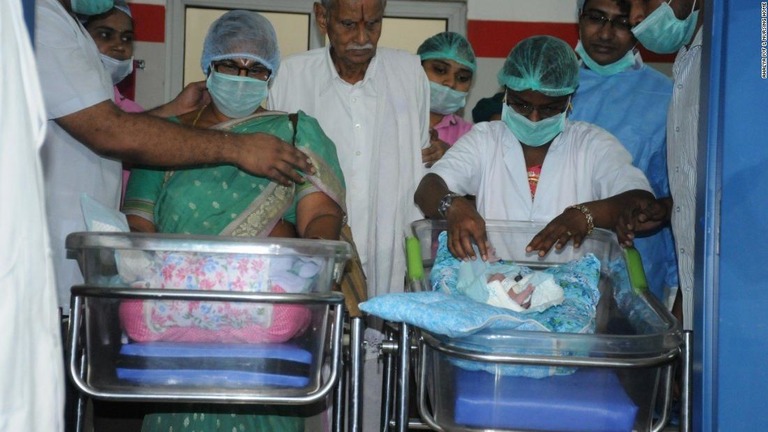 インド南部アンドラプラデシュ州に住む７３歳女性が双子の女の子の赤ちゃんを出産/Ahalya IVF & Nursing Home