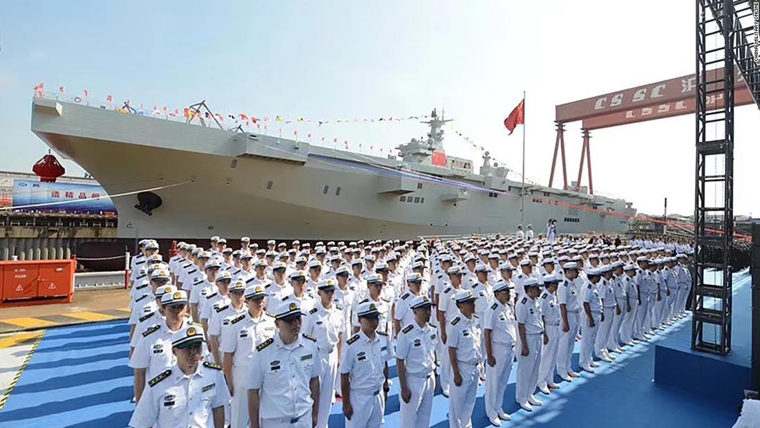 中国、初の強襲揚陸艦が進水 海軍力増強を誇示 - CNN.co.jp