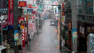 台風１９号の影響で人通りのなくなった竹下通り