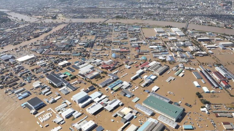 台風１９号による死者が７０人を超え、一部地域で停電や断水が続いている/Getty Images