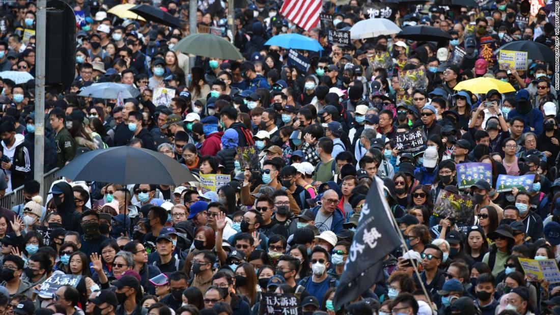 デモに集まった人々/ANTHONY WALLACE/AFP/AFP via Getty Images