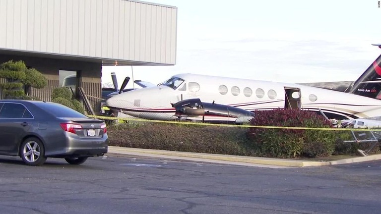 米カリフォルニア州で、１７歳の少女が空港のフェンスを乗り越え、小型機を盗んで操縦し逮捕された/KSFN