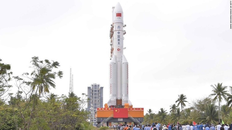 中国が強力なロケット「長征５号」の打ち上げに成功したと発表した/ Zhang Gaoxiang/Xinhua via Getty