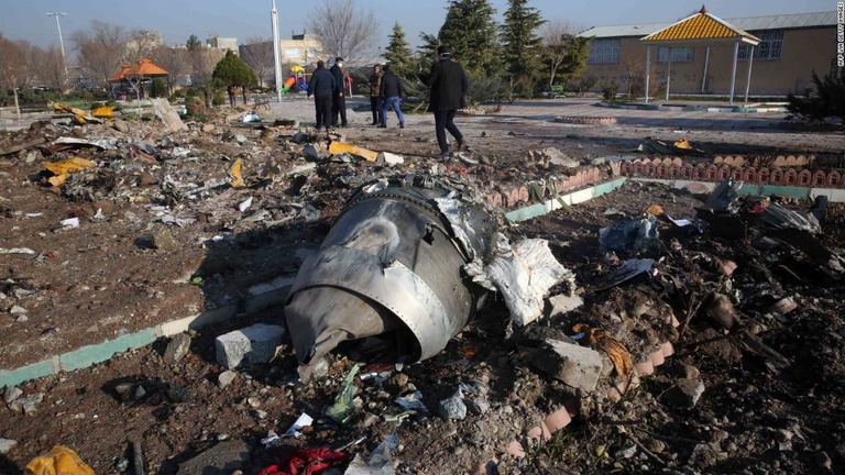 墜落したウクライナ旅客機の残骸/AFP via Getty Images