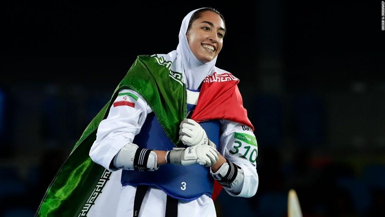 イランで女性として初めて五輪でメダルを獲得したキミア・アリザデ選手/Robert F. Bukaty/AP