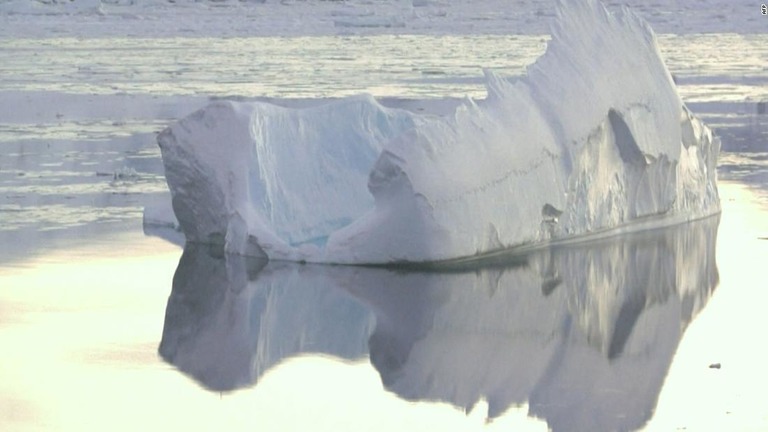 南極大陸の北端を襲った熱波の影響で、イーグル島で島を覆っていた雪の２０％が溶けた/AFP 