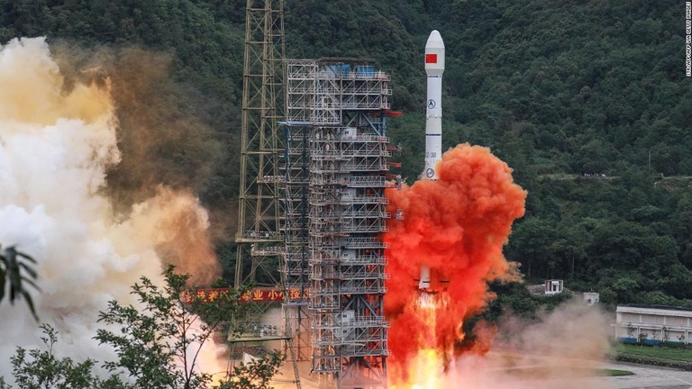 中国が独自の衛星測位システムに必要な最後の衛星を打ち上げた/STR/AFP/AFP via Getty Images