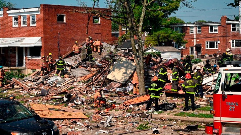 米ボルティモアの住宅地で大規模な爆発があり、女性１人が死亡、７人が負傷した/Jerry Jackson/The Baltimore Sun/AP