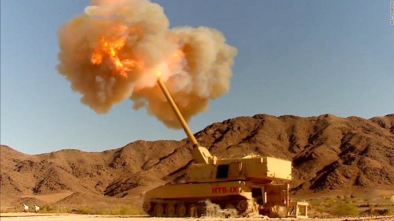 米陸軍試作のカノン砲、７０キロ先の目標に命中　実験映像公開