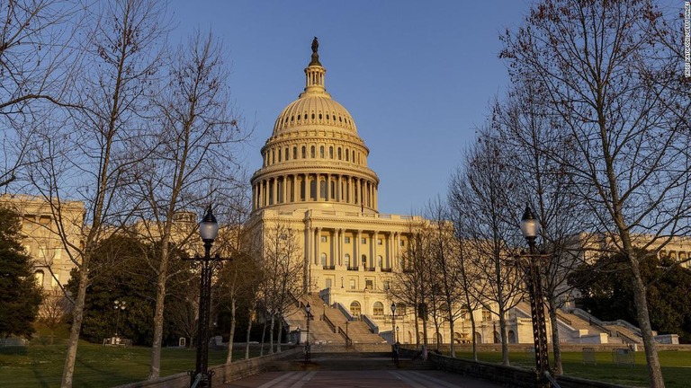 米連邦議会議事堂を囲ったフェンスの解体作業が始まった/Tasos Katopodis/Getty Images