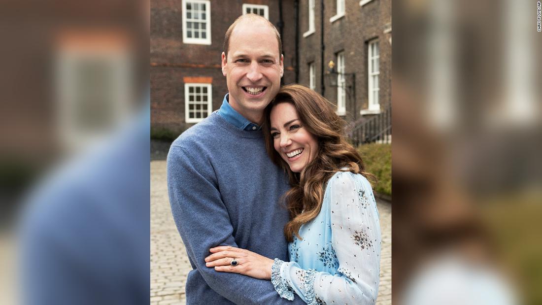 英ウィリアム王子とキャサリン妃、結婚１０年の記念写真を公開(1/2) - CNN.co.jp