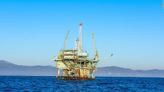 エクソンモービルが運営するカリフォルニア州サンタバーバラ沖の石油プラットフォーム