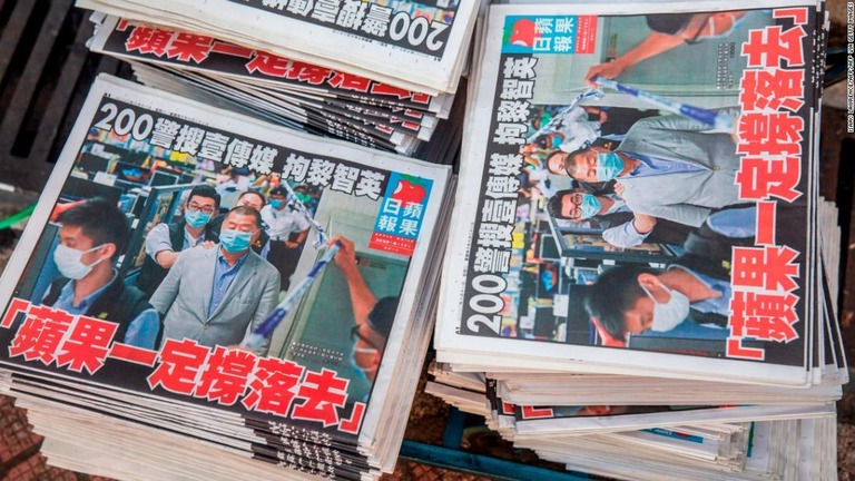 香港の民主派紙「リンゴ日報」＝２０２０年８月１１日、香港/ISAAC LAWRENCE/AFP/AFP via Getty Images