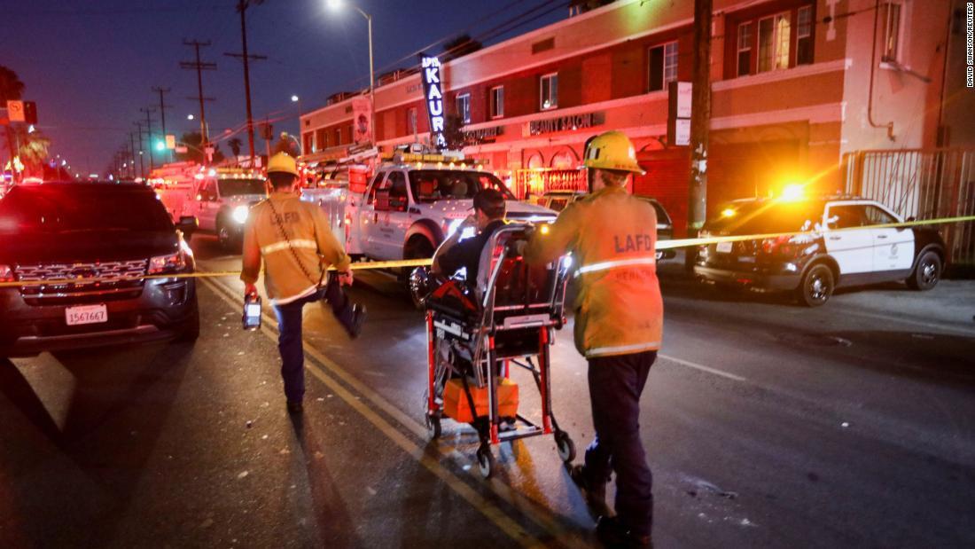 警官と民間人合わせて１７人が負傷した/David Swanson/Reuters