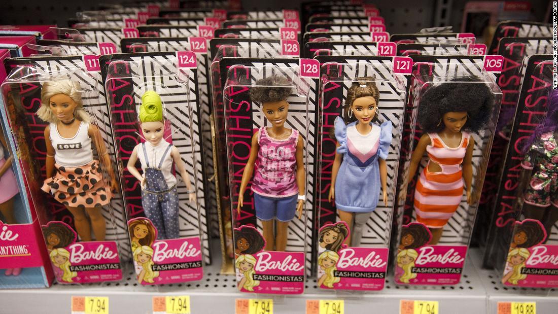 バービー人形のマテル、商品価格引き上げを発表 供給網ひっ迫で - CNN ...