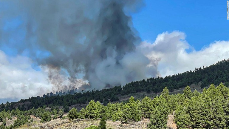 スペイン領のカナリア諸島にあるラパルマ島でクンブレビエハ火山が噴火した/Borja Suarez/Reuters