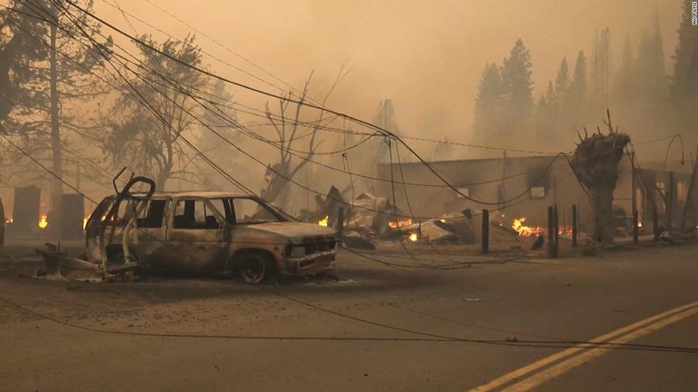 山火事によって米カリフォルニア州グリーンビルの大部分が焼失した/AIO FILMZ