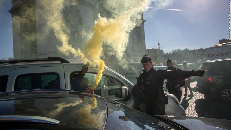 パリ警察は道路封鎖は容認しないと述べた/Christophe Petit Tesson/EPA-EFE/Shutterstock