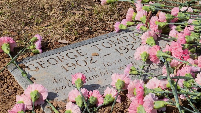 １００年前に亡くなったジョージ・トンプキンスさんの死因が自殺からリンチに変更された/WTHR