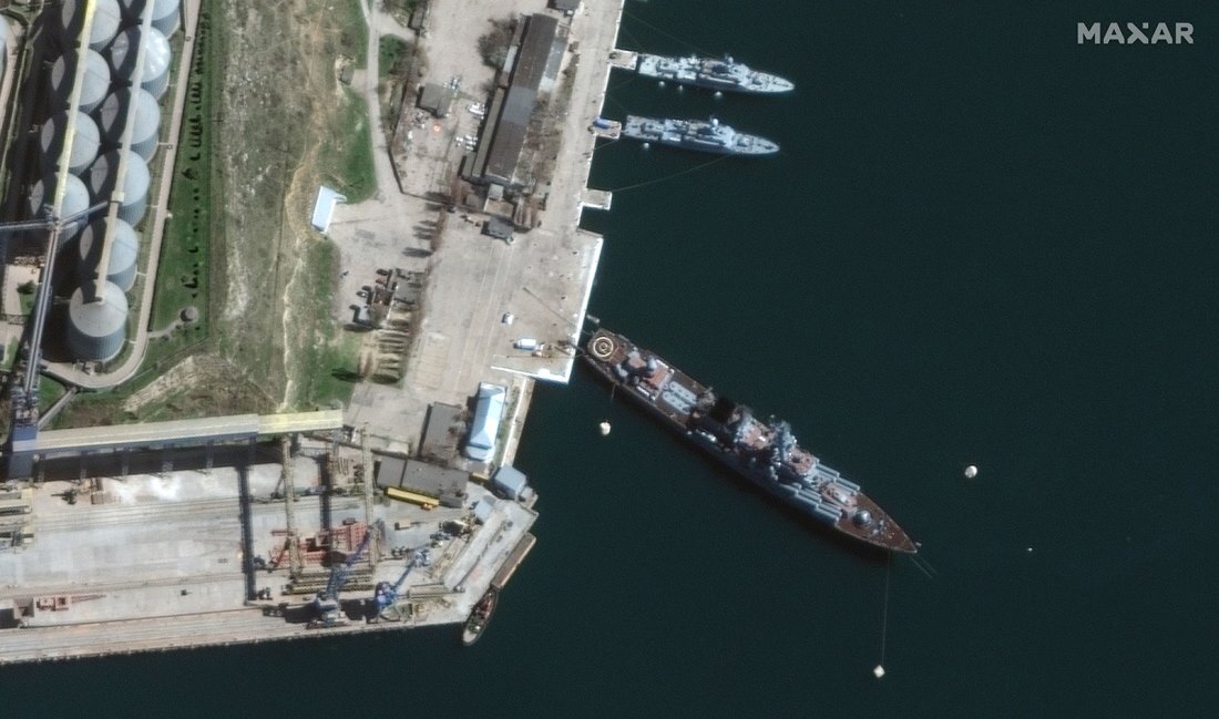 沈没のロシア艦「モスクワ」、ウクライナのミサイル２発が命中 米高官 