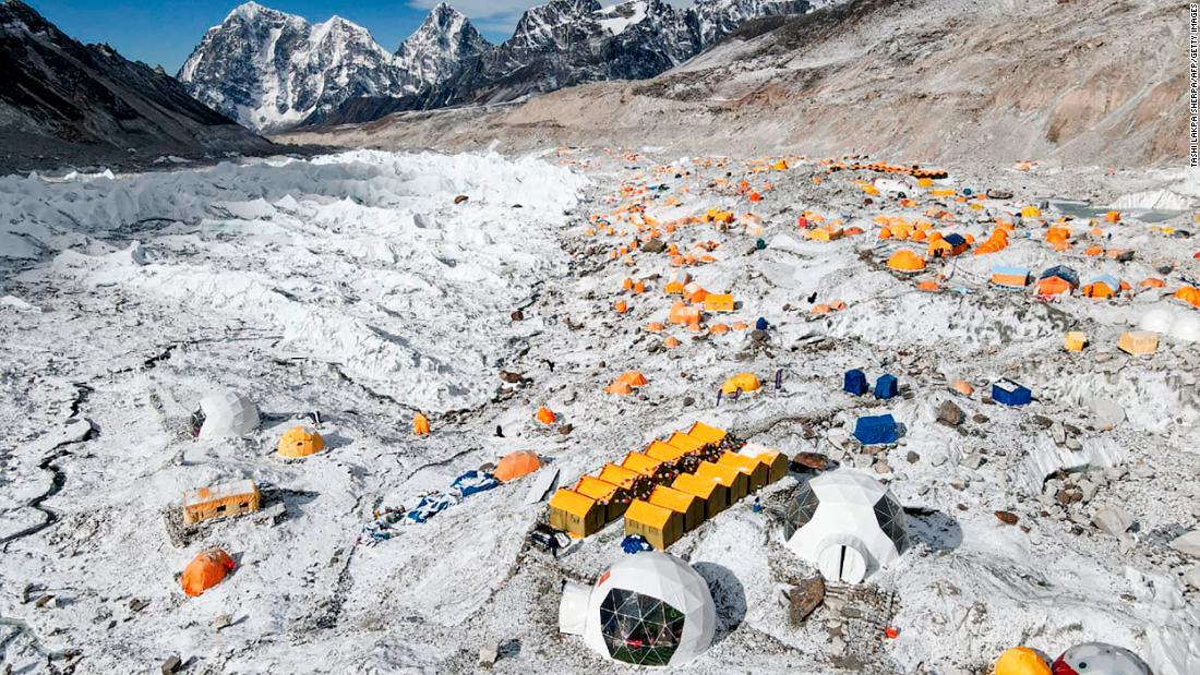 エベレスト登山のベースキャンプ、ネパール政府が移設を検討 氷河が