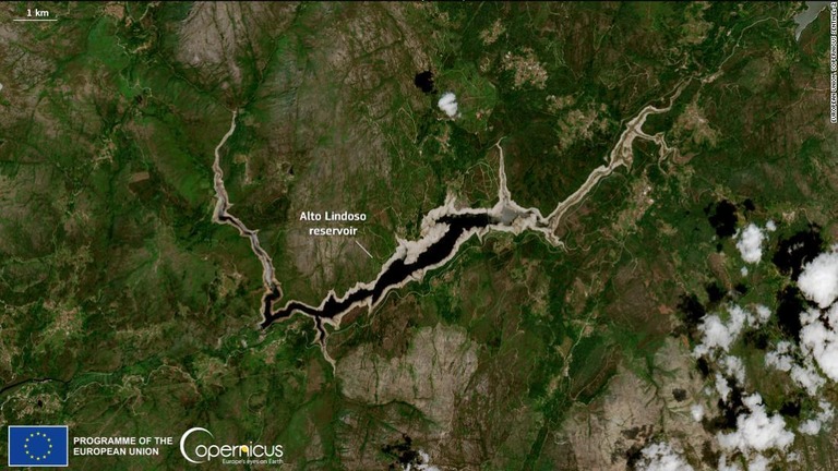 ポルトガルの貯水池。干ばつの影響で貯水量が下がっている/European Union, Copernicus Sentinel-2