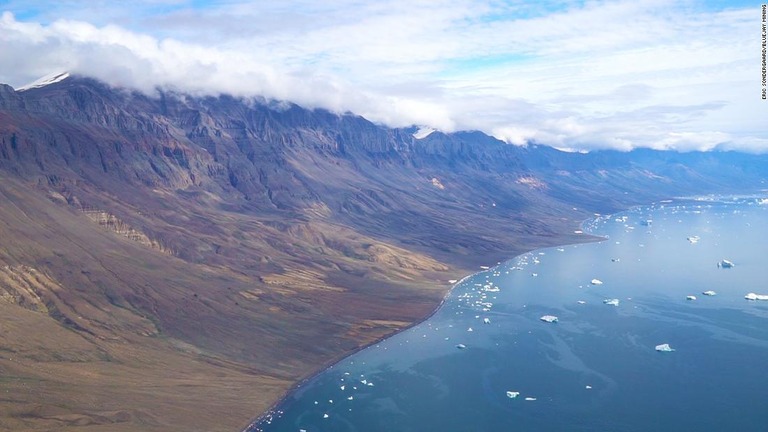 グリーンランドの海岸線。氷の融解により鉱物資源へのアクセスが容易になるとみられる/Eric Sondergaard/Bluejay Mining 