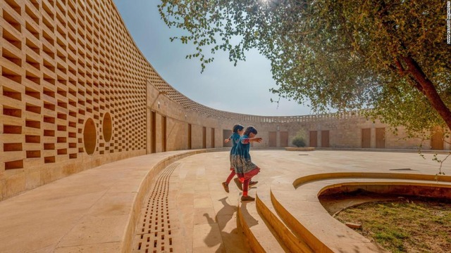 インド北部のジャイサルメールにある、猛暑に適応可能な設計の女子校