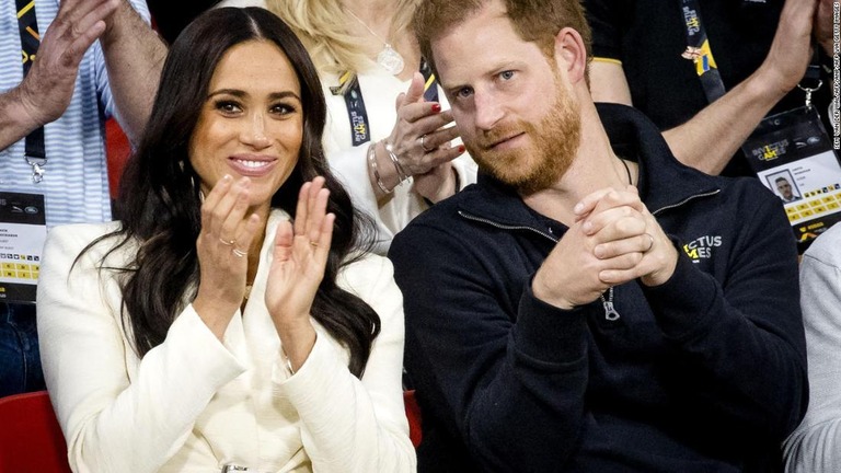 ヘンリー王子とメーガン妃＝２０２２年４月、オランダ・ハーグ/SEM VAN DER WAL/AFP/ANP/AFP via Getty Images