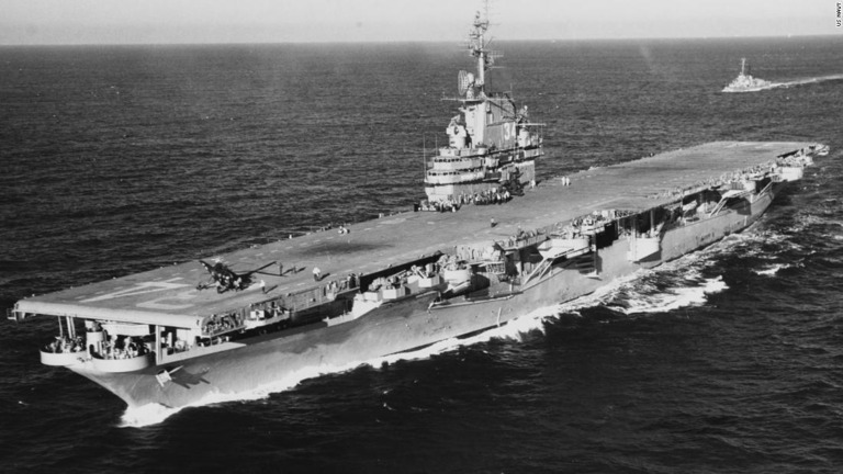 １９５０年、ニューヨーク市沖で撮影された米空母「オリスカニー」/US Navy
