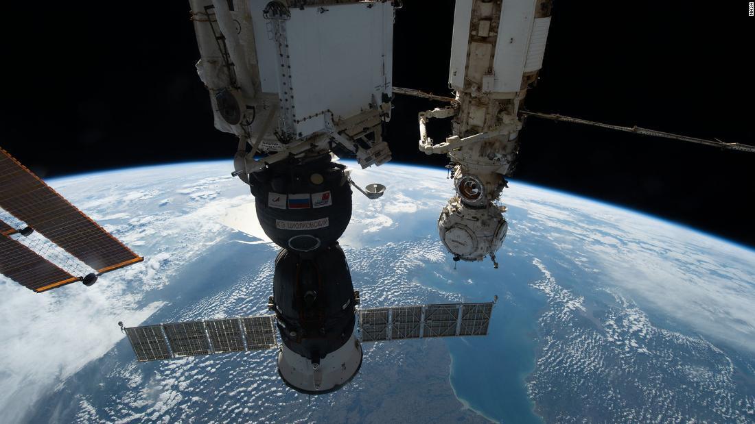 冷却剤漏れで宇宙飛行士３人足止め、ロシアが代替宇宙船打ち上げ - CNN