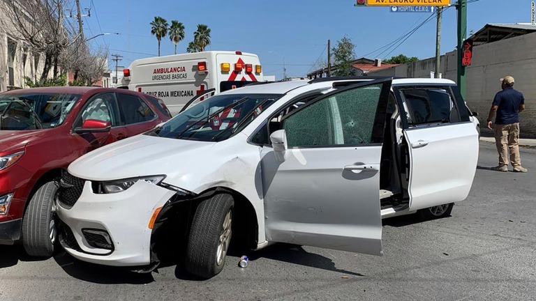 メキシコで米国人４人が拉致された事件で、２人の死亡が確認された/Stringer/AP