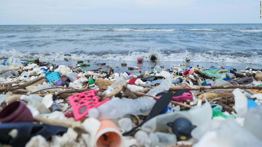 ホンジュラスの海岸に打ち上げられたプラスチックごみ/The Ocean Cleanup