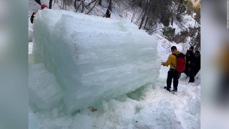 郡保安官事務所が共有した氷柱の写真/Duchesne County Sheriff's Office