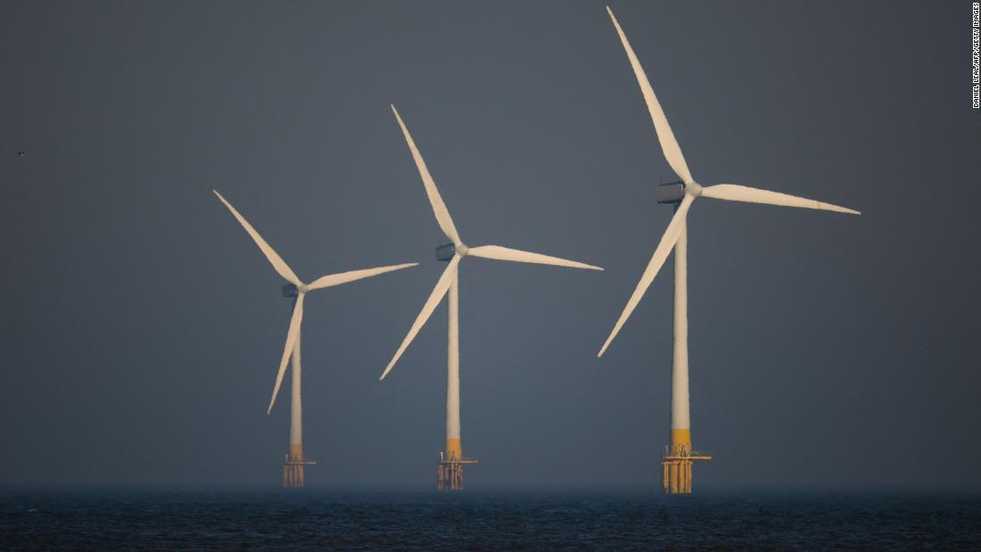 英国東部グレート・ヤーマス沖にある風力発電所/Cesar Manso/AFP/Getty Images