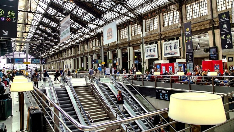 欧州の鉄道路線はリヨン駅のような豪華な駅によって結ばれている/Tanya Keisha/Adobe Stock