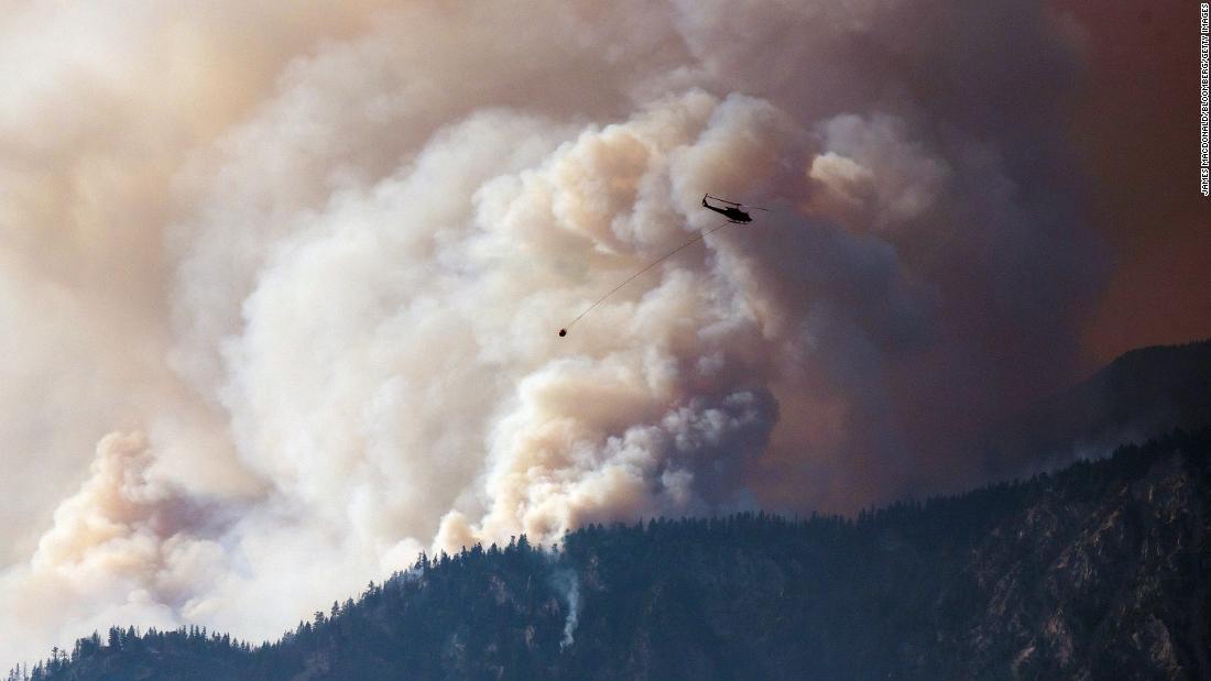 ２０２１年、長引く熱波でカナダ西部では多くの山火事が発生した＝２０２１年７月２日、カナダ・ブリティッシュコロンビア州フレーザー川の峡谷/James MacDonald/Bloomberg/Getty Images