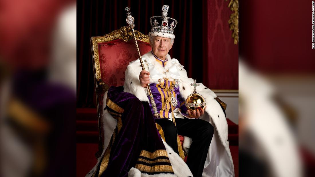 戴冠式の公式写真、バッキンガム宮殿が公開 - CNN.co.jp