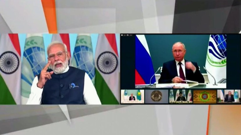 上海協力機構のオンラインサミットに出席するプーチン大統領（右）とモディ首相