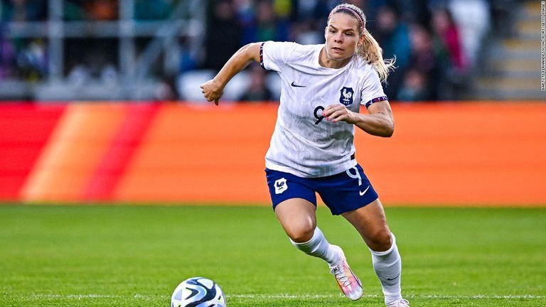 アイルランドとの親善試合でプレーするフランス女子代表のウジェニー・ルソメ
選手
/Baptiste Fernandez/Icon Sport/Getty Images