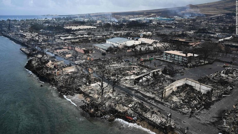 山火事の結果壊滅状態となったラハイナの町/Patrick T. Fallon/AFP/Getty Images