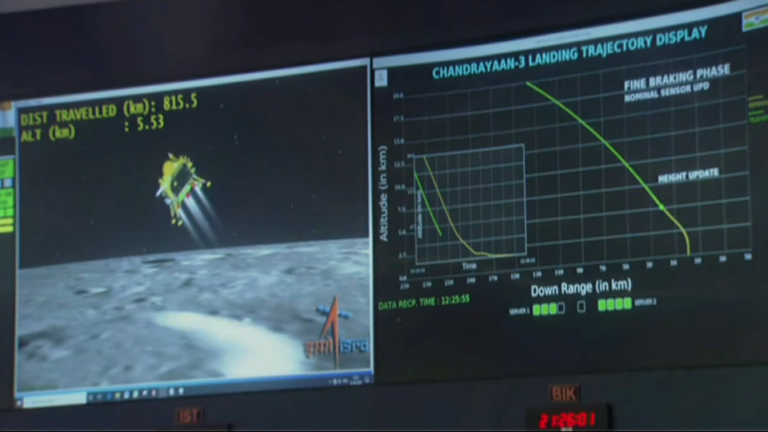 「チャンドラヤーン３号」の着陸軌道を示した画面/ISRO Official