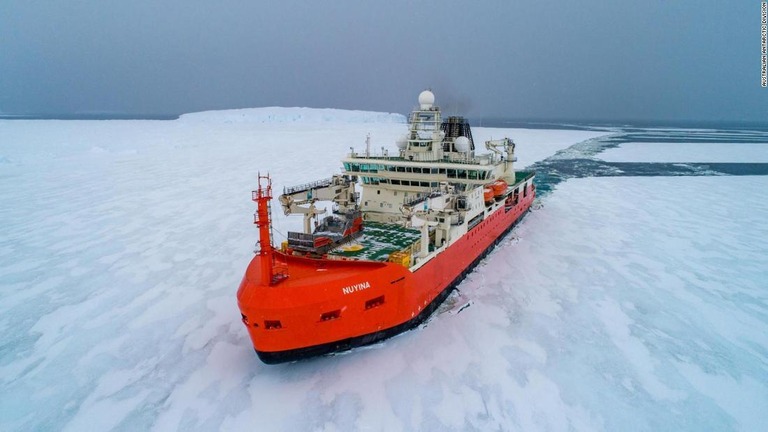 患者の救出に派遣された砕氷船ＲＳＶヌイーナ/Australian Antarctic Division